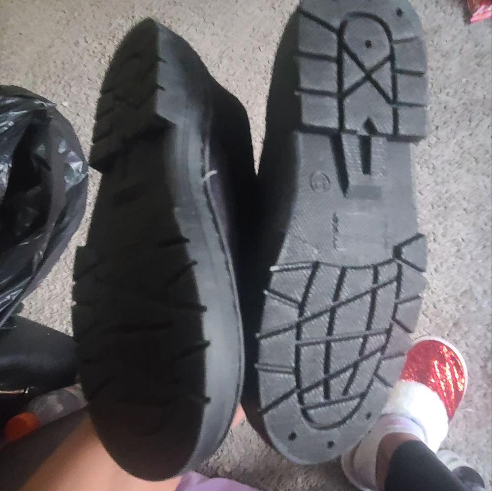 Boots - Picture 4 of 4